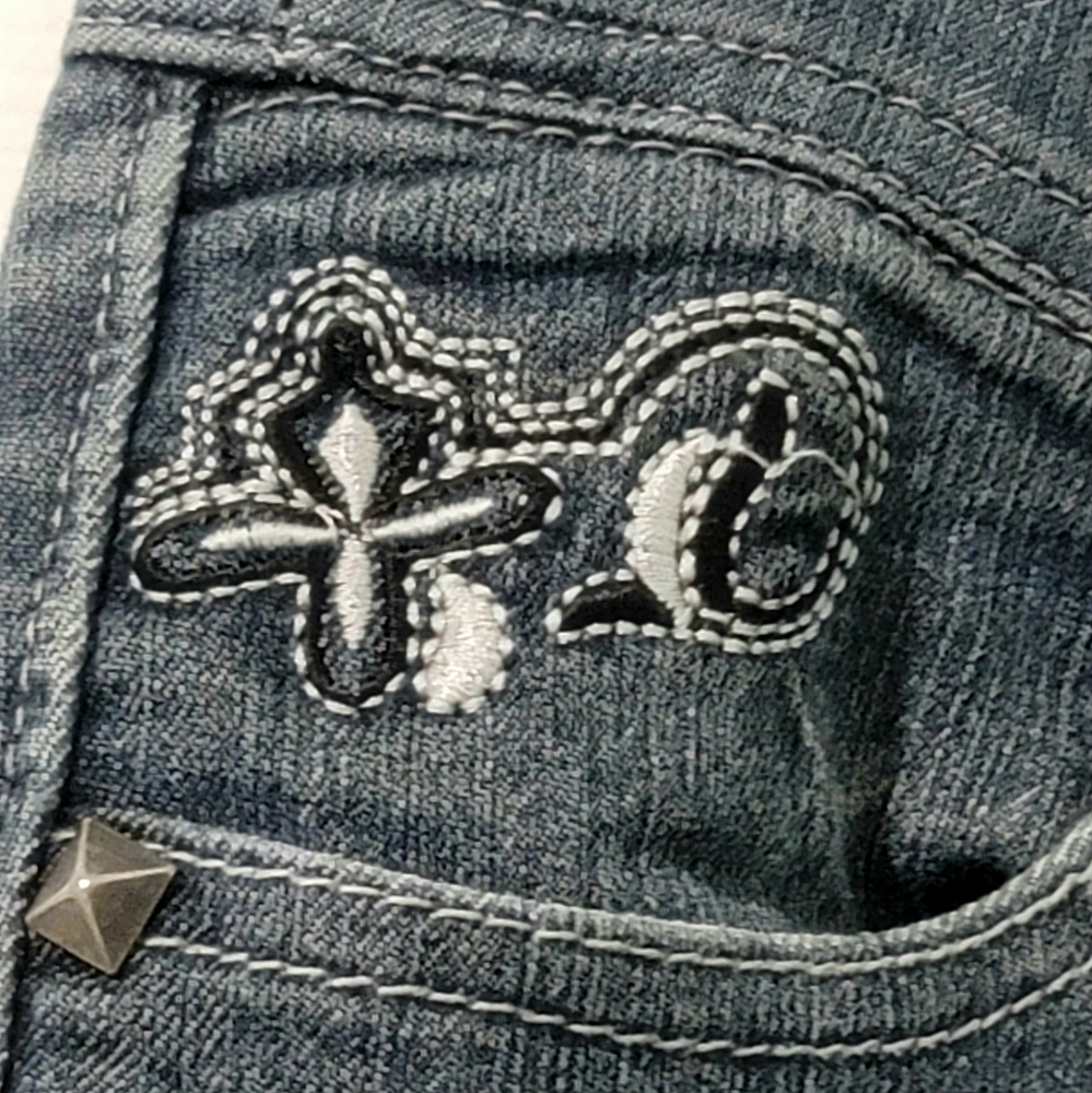 Diamante Women's Embroidered Distressed Cropped Denim Jeans Size 9